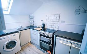 The Beach Suite - Top Floor With Easy Invest