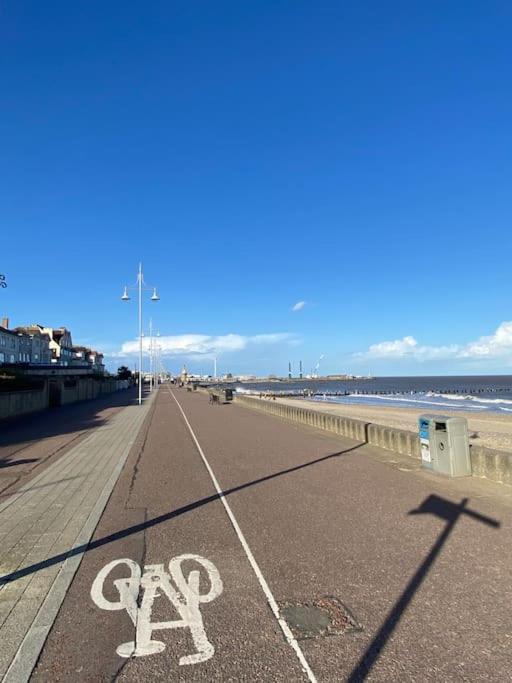 The Beach Suite - Top Floor With Easy Invest Lowestoft Exterior photo