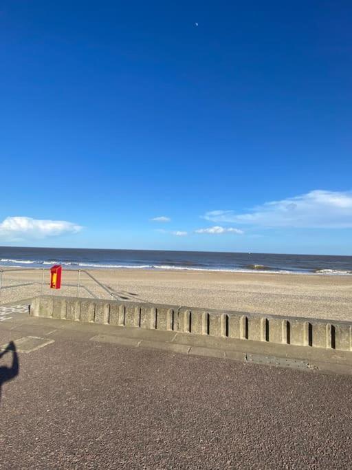 The Beach Suite - Top Floor With Easy Invest Lowestoft Exterior photo